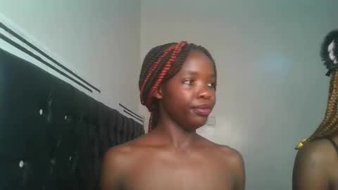 Snapshot of kinky_aria chatting on 09/18/25, 06:43 kinky_aria online show from 09/18/25, 06:43