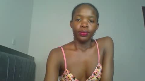 Snapshot of kinky_aria chatting on 10/13/25, 05:35 kinky_aria online show from 10/13/25, 05:35