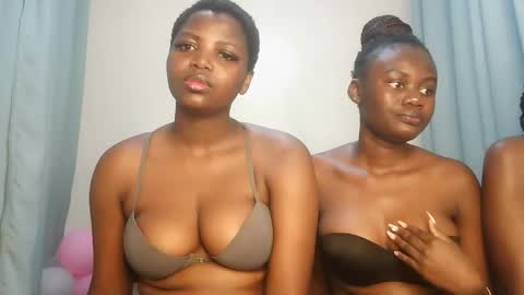 Snapshot of kinky_lola1 chatting on 09/29/25, 12:49 Lola online show from 09/29/25, 12:49