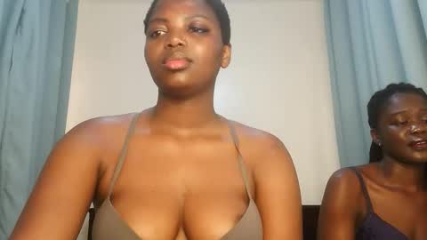 Snapshot of kinky_lola1 chatting on 09/29/25, 12:54 Lola online show from 09/29/25, 12:54