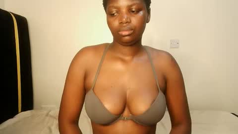 Snapshot of kinky_lola1 chatting on 10/11/25, 02:11 Lola online show from 10/11/25, 02:11