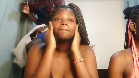 Snapshot of kinky_lola1 chatting on 11/06/25, 10:27 Lola online show from 11/06/25, 10:27