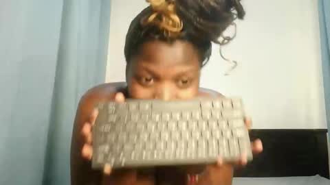 Snapshot of kinky_lola1 chatting on 11/26/25, 09:21 Lola online show from 11/26/25, 09:21