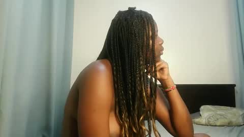 Snapshot of kinky_lola1 chatting on 11/29/25, 01:25 Lola online show from 11/29/25, 01:25