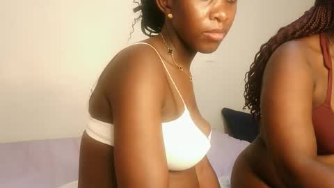 Lola online show from 02/22/26, 12:01