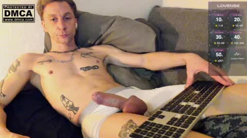 Snapshot of kinky_spidey chatting on 01/20/25, 01:18 kinky_spidey online show from 01/20/25, 01:18