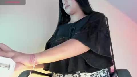 Snapshot of kinky_yeyns chatting on 01/14/25, 11:37 kinky yeyns online show from 01/14/25, 11:37