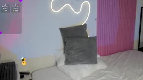 Snapshot of kinky_yeyns chatting on 10/28/25, 11:51 kinky yeyns online show from 10/28/25, 11:51