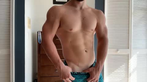 Snapshot of kinkybuffboy chatting on 12/24/24, 04:40 kinkybuffboy online show from 12/24/24, 04:40
