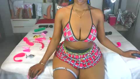 Snapshot of kinkybunz chatting on 02/21/26, 01:06 KinyBunz online show from 02/21/26, 01:06