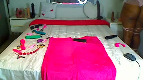 Snapshot of kinkybunz chatting on 06/20/26, 02:47 KinyBunz online show from 06/20/26, 02:47