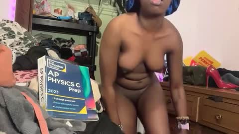 Snapshot of kinkycoupleinteracial chatting on 05/21/26, 07:43 interracialfacial online show from 05/21/26, 07:43