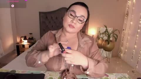 Snapshot of kinkyelise chatting on 05/17/26, 06:00 Jenny online show from 05/17/26, 06:00