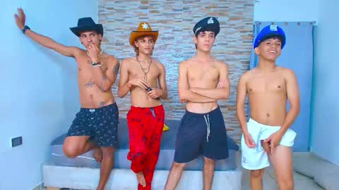 Snapshot of kinkyhousexxx chatting on 10/27/25, 07:56 kinkyhousexxx online show from 10/27/25, 07:56