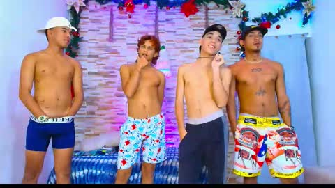 Snapshot of kinkyhousexxx chatting on 12/19/25, 01:56 kinkyhousexxx online show from 12/19/25, 01:56