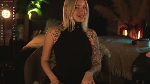 Snapshot of kinkylina_ chatting on 12/14/24, 03:25 kinkylina_ online show from 12/14/24, 03:25