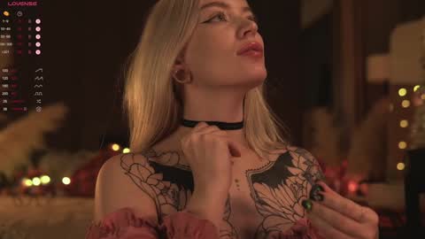 Snapshot of kinkylina_ chatting on 12/28/24, 11:30 kinkylina_ online show from 12/28/24, 11:30