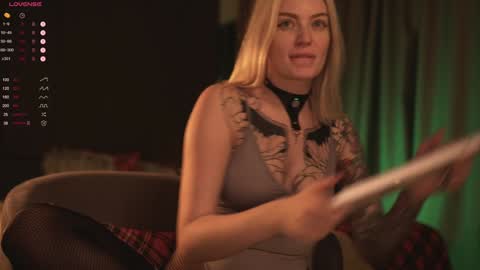 Snapshot of kinkylina_ chatting on 12/30/24, 07:53 kinkylina_ online show from 12/30/24, 07:53
