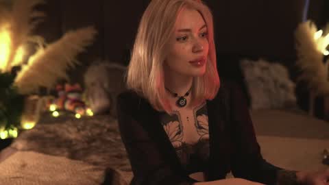 Snapshot of kinkylina_ chatting on 01/17/25, 10:33 kinkylina_ online show from 01/17/25, 10:33
