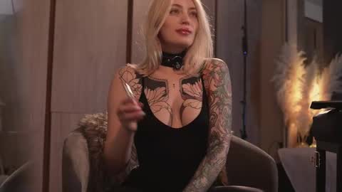 Snapshot of kinkylina_ chatting on 02/19/25, 02:23 kinkylina_ online show from 02/19/25, 02:23