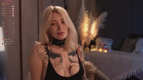 Snapshot of kinkylina_ chatting on 02/19/25, 05:27 kinkylina_ online show from 02/19/25, 05:27