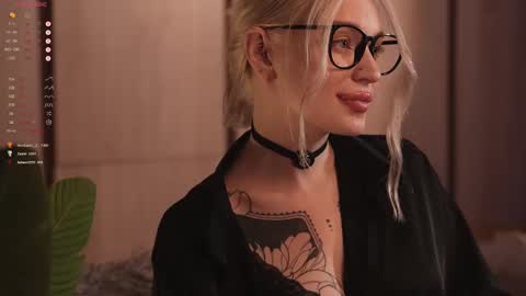 Snapshot of kinkylina_ chatting on 02/28/25, 03:59 kinkylina_ online show from 02/28/25, 03:59