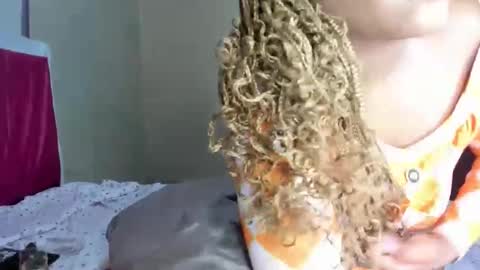 Snapshot of kinkylyla chatting on 02/26/25, 02:57 Kinky online show from 02/26/25, 02:57