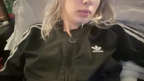 Snapshot of kinkypinky415 chatting on 12/18/24, 04:20 Kinky Pinky online show from 12/18/24, 04:20