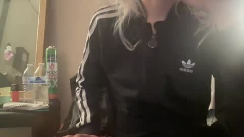 Snapshot of kinkypinky415 chatting on 12/18/24, 08:31 Kinky Pinky online show from 12/18/24, 08:31