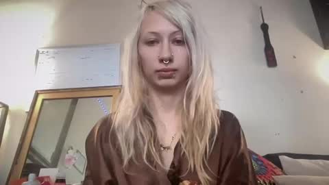 Snapshot of kinkypinky415 chatting on 01/01/25, 10:46 Kinky Pinky online show from 01/01/25, 10:46