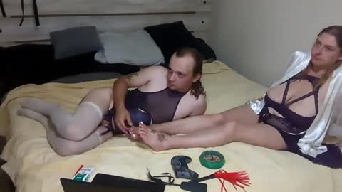 Snapshot of kinkyqueenandpet95 chatting on 06/17/26, 01:41 kinkyqueenandpet95 online show from 06/17/26, 01:41