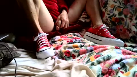 Snapshot of kinkysneakergirl chatting on 10/01/25, 02:45 KinkySneakerGirl online show from 10/01/25, 02:45