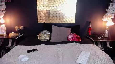 Snapshot of kinkyy_mom chatting on 10/01/25, 01:17 kinkyy_mom online show from 10/01/25, 01:17