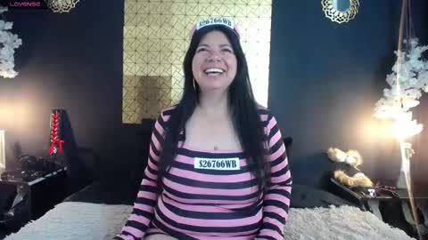 Snapshot of kinkyy_mom chatting on 10/20/25, 02:06 kinkyy_mom online show from 10/20/25, 02:06