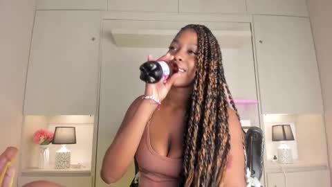 M A R A  online show from 03/10/26, 12:10