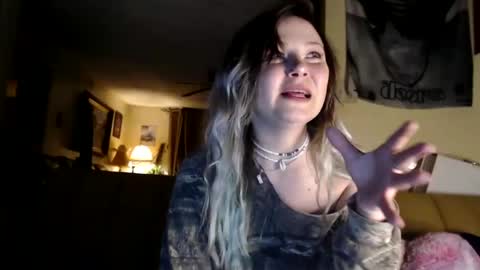 Snapshot of kipsy420 chatting on 09/23/25, 12:46 Kipsy Rose online show from 09/23/25, 12:46