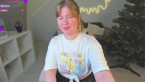 Snapshot of kira_citro chatting on 12/08/24, 03:13 Kira NEXT STREAM December 4 5pm CET 11am EST online show from 12/08/24, 03:13