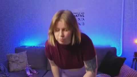 Snapshot of kira_citro chatting on 01/10/25, 12:17 Kira NEXT STREAM December 4 5pm CET 11am EST online show from 01/10/25, 12:17