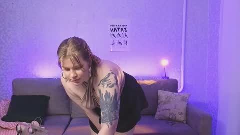 Snapshot of kira_citro chatting on 01/11/25, 12:12 Kira NEXT STREAM December 4 5pm CET 11am EST online show from 01/11/25, 12:12