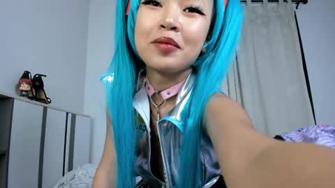 Snapshot of kira_dream17 chatting on 02/15/25, 10:55 Kira online show from 02/15/25, 10:55