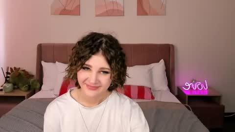 Kira online show from 05/18/26, 08:42