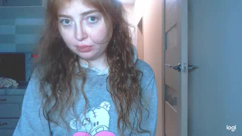 Snapshot of kira_foxy_ chatting on 12/16/25, 12:32 Kira online show from 12/16/25, 12:32