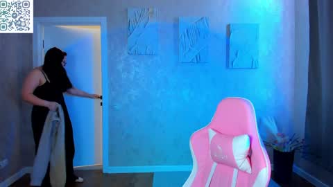 kira online show from 04/21/26, 09:04