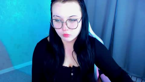 kira online show from 04/24/26, 09:01