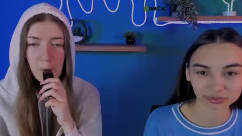 kira_light__ online show from 10/23/25, 08:57