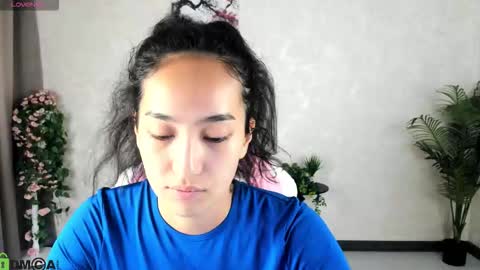 Aura online show from 09/22/25, 03:41