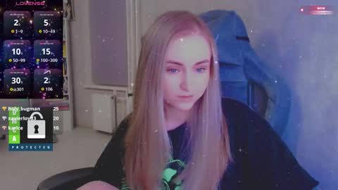 Snapshot of kira_love_sleep chatting on 11/14/25, 04:06 you know thumb up me please its important online show from 11/14/25, 04:06
