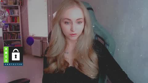 Snapshot of kira_love_sleep chatting on 04/18/26, 03:49 you know thumb up me please its important online show from 04/18/26, 03:49