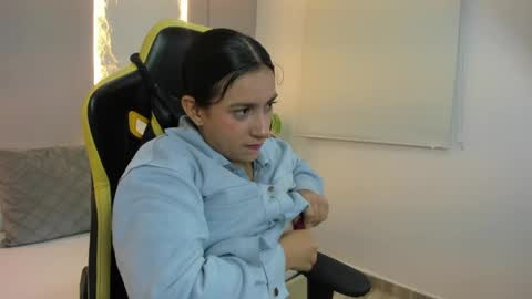 K I R A online show from 04/04/26, 11:29