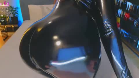 Kira online show from 10/11/25, 08:18